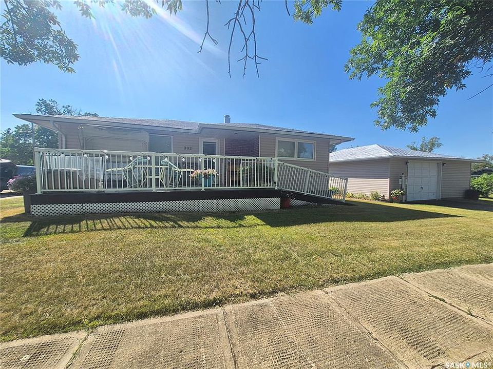 1st image of 202 Bradley STREET