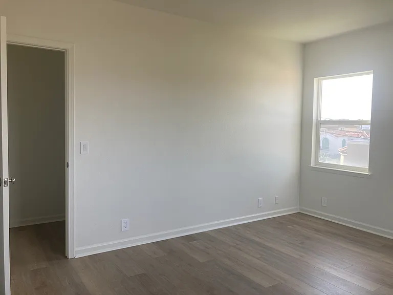 409 Orange Ave W — Photo 20