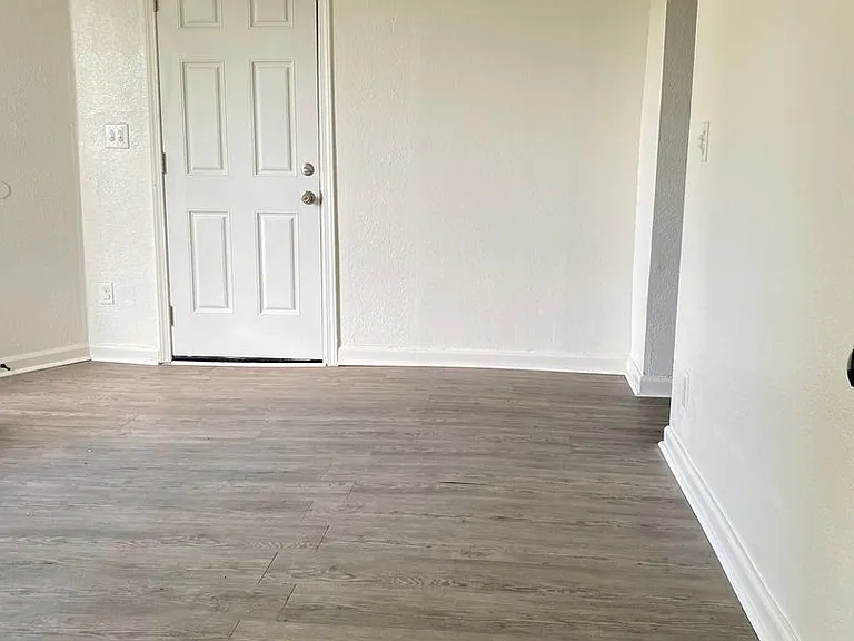 328 N Philadelphia Ave — Photo 6