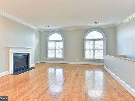 3rd image of 512 N Royal St