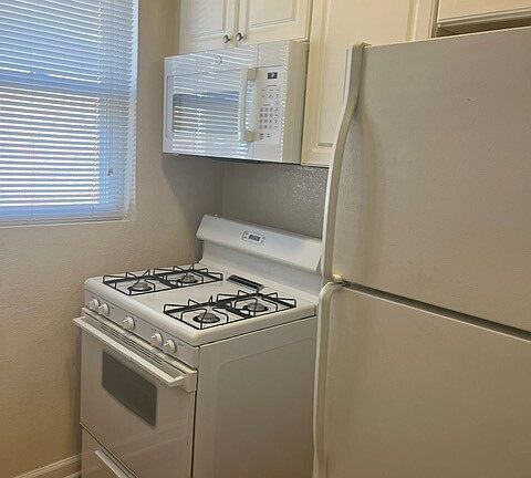 5th image of 5247-49 Pernod Ave #2