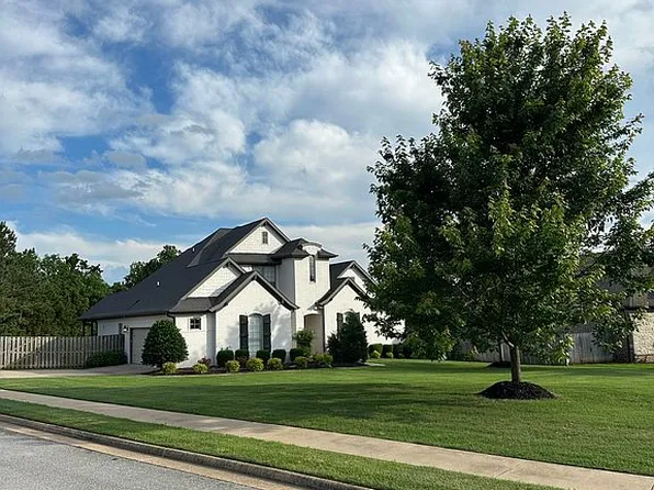 4959 E Sagely Ln, Fayetteville, AR 72703