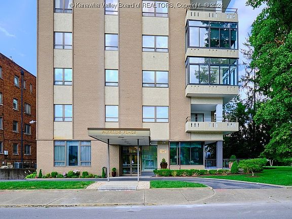 3rd image of 1578 Kanawha Blvd E APT 3B