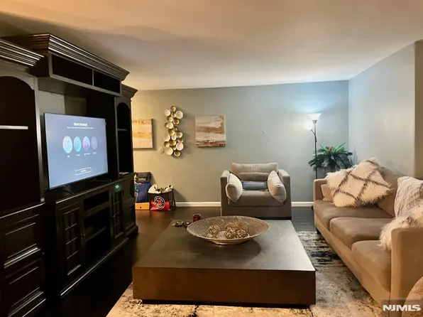 301 Beech St, Hackensack, NJ