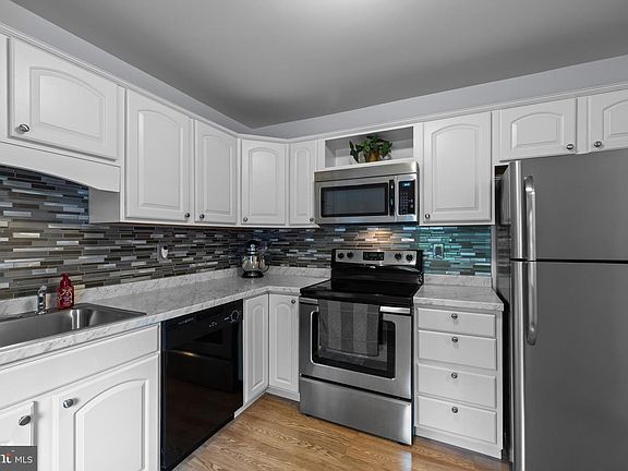 5th image of 13 Garden Ct