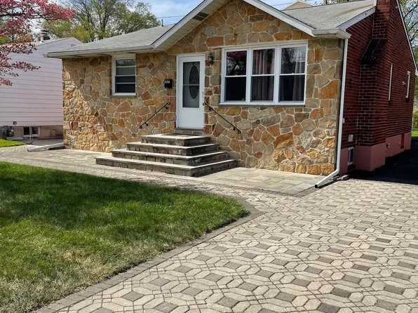 241 Chippewa St, Lester, PA 19029