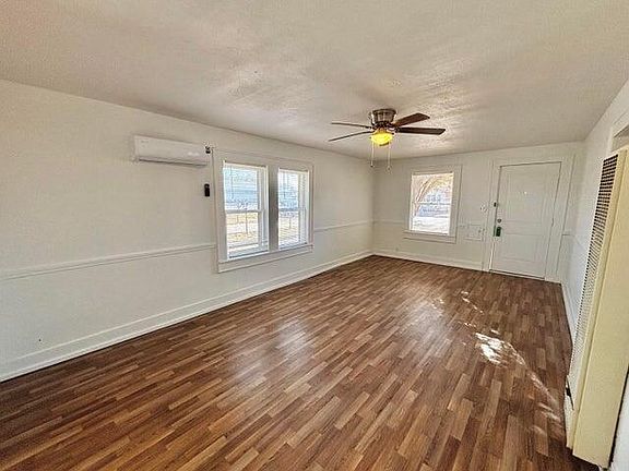 5th image of 420 W Lynn St