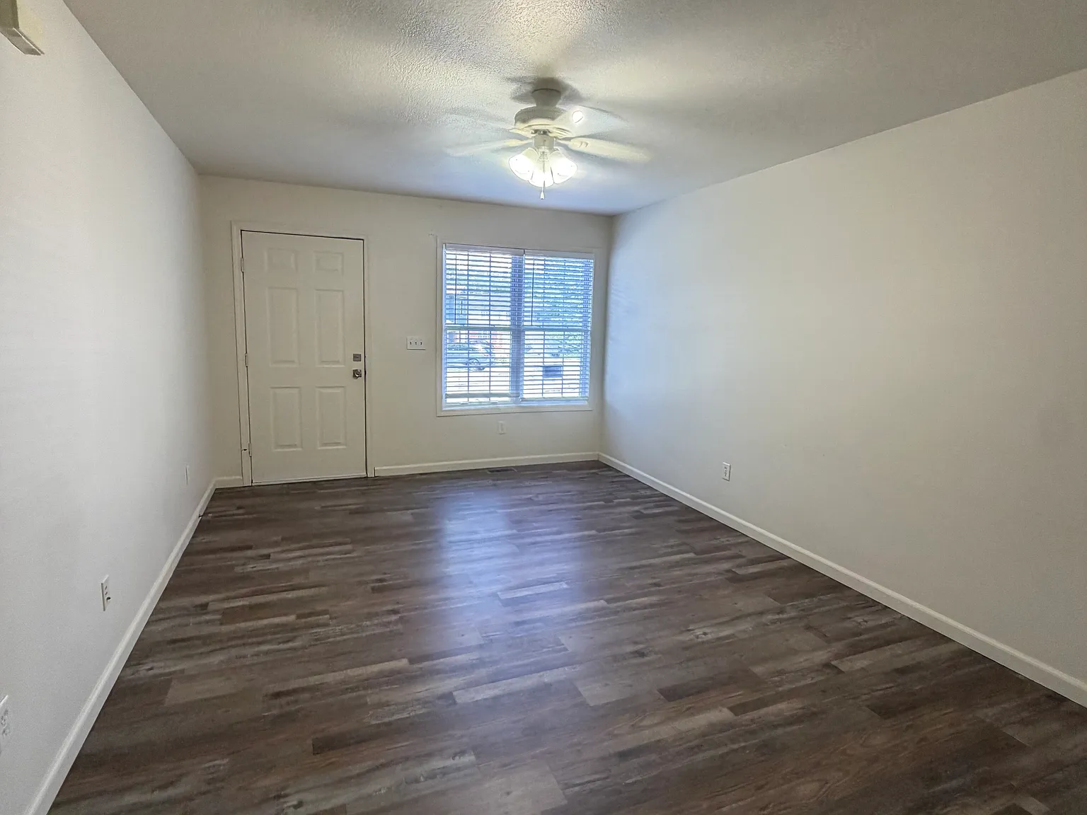 1417 W Rockcrest Dr — Photo 2
