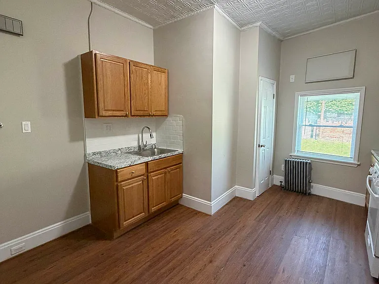 100 Kingsland Ave #1R — Photo 7