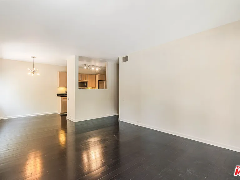 330 S Barrington Ave #210 — Photo 6