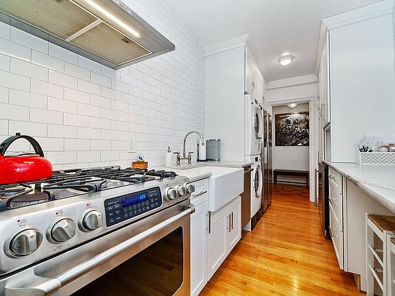 2nd image of 35 W 92nd St #3B