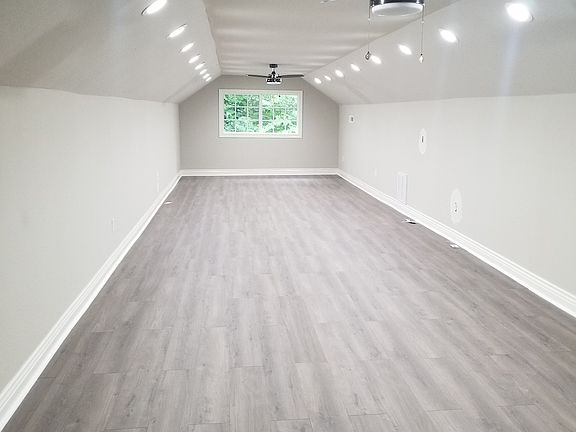 5th image of 26 Lancaster Dr