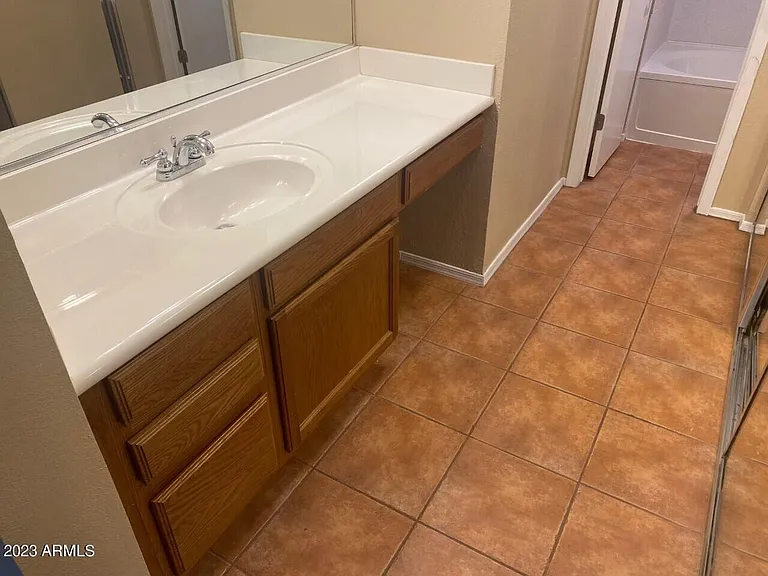 1880 E Morten Ave #106 — Photo 7