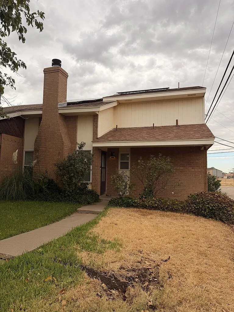 3 bed, 2.0 bath, 1800 sqft, $2,200 — Photo 1