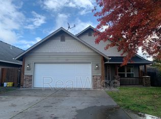 1443 SW Sturgeon Ct, Grants Pass, OR 97527