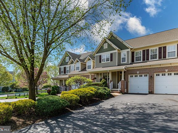 4th image of 301 Holcombe Way