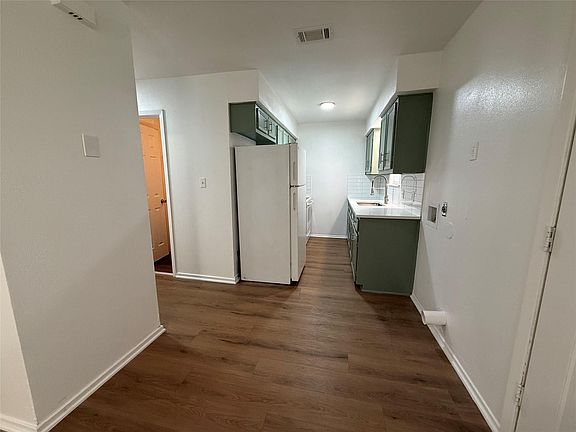 2nd image of 1009 Alex St #B