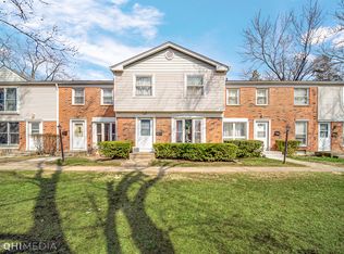 2114 Falmouth Ct, Streamwood, IL 60107