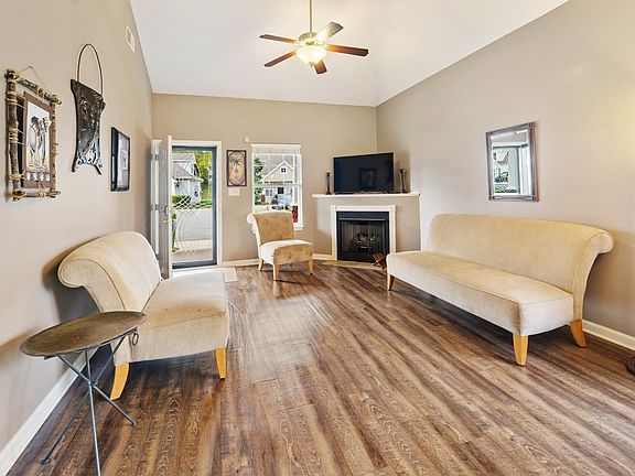 5th image of 124 Alexander Blvd