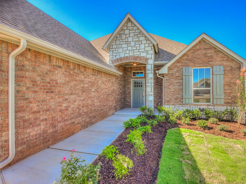 4200 SE 37th Ct Front Entrance