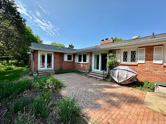 5th image of 235 Martha Dr