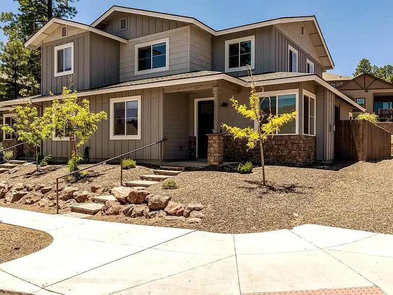 2556 W Clement Cir — Photo 34