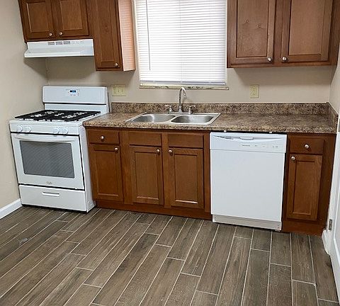 4th image of 2695 Neil Ave #A