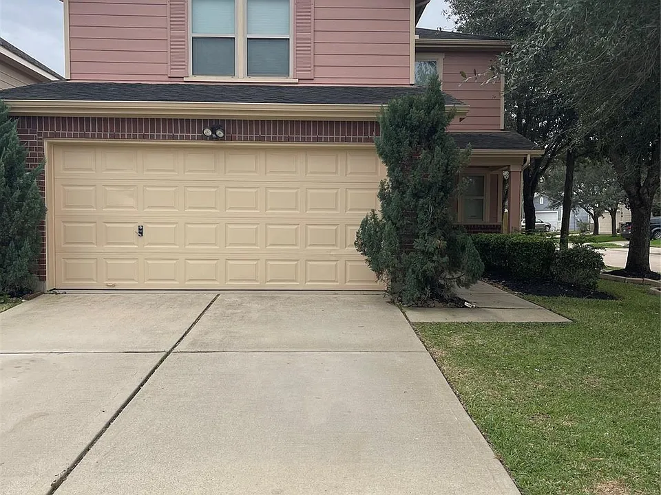 26147 Parkman Grove Dr