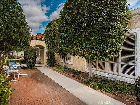 4th image of 618 Mount Vernon Way