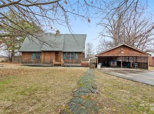716 W Apple Blossom Ave, Lowell, AR 72745