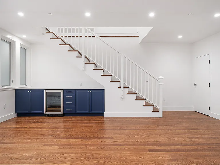 547 Union St — Photo 2