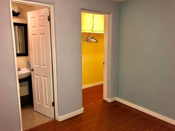 4th image of 3509 Palomas Dr NE