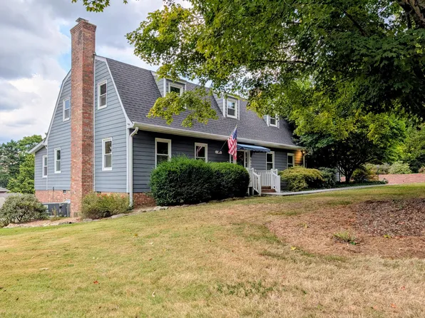 8227 Mill Race Dr, Ooltewah, TN 37363