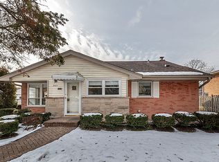 5611 Capri Ln, Morton Grove, IL 60053