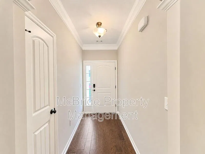 4 bed, 2.0 bath, 1742 sqft, $1,895 — Photo 2