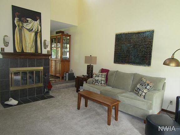 3rd image of 321 Broadmoor Dr