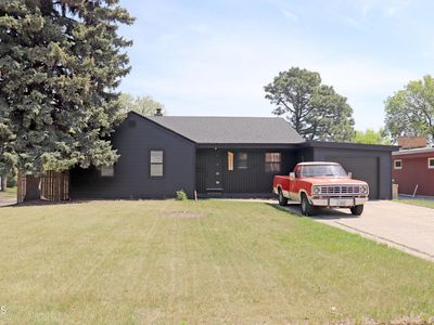 1027 N 1st St, Bismarck, ND, 58501