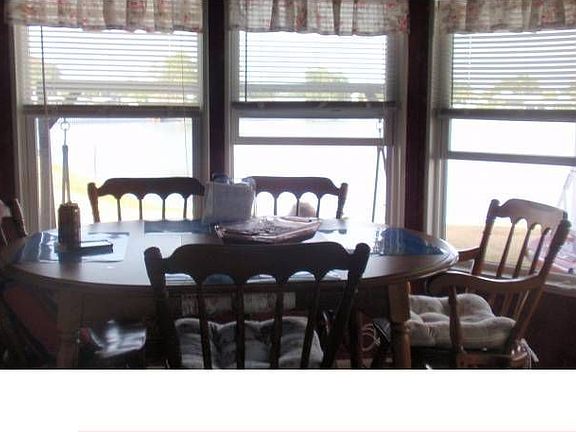 Breakfast Room - lakeview