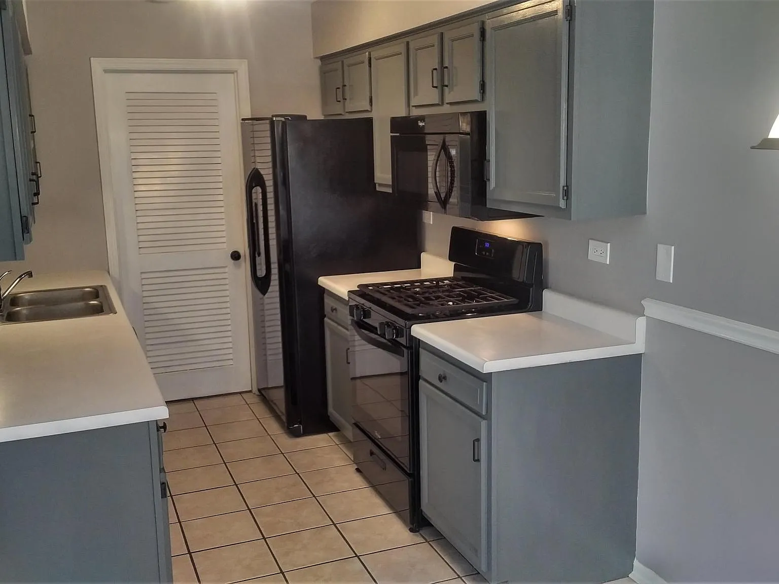 2 bed, 1059 sqft, $1,950 — Photo 3