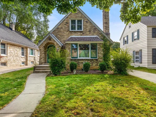 2908 North 69th STREET, Milwaukee, WI 53210