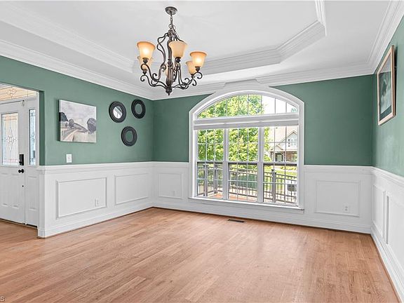 3rd image of 5578 Linden Hill Ln