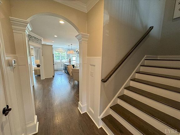 3rd image of 1609 Helmsdale Dr