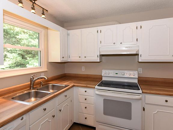 5th image of 618 Arlington Dr
