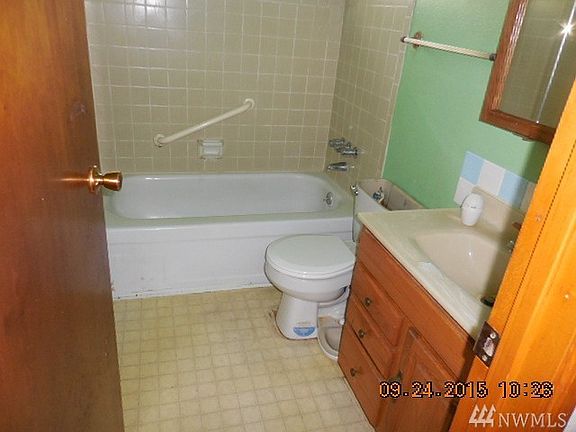 3rd image of 17009 Spanaway Ln E