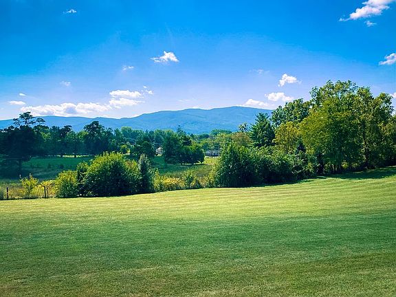 3rd image of 625 Mountain View Dr