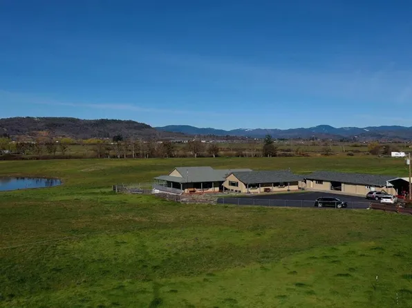 865 Reese Creek Rd, Eagle Point, OR 97524