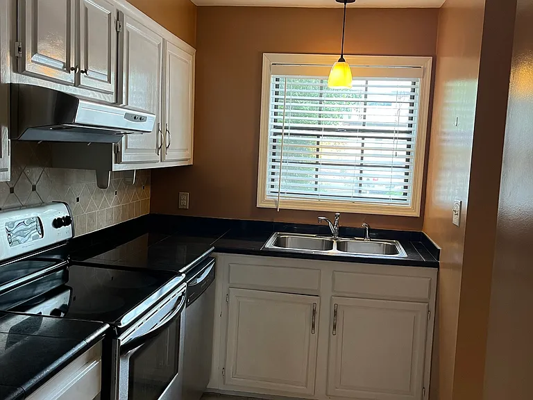 105 Fidelity St — Photo 4