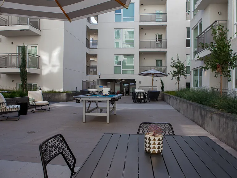 Onyx Glendale — Photo 26