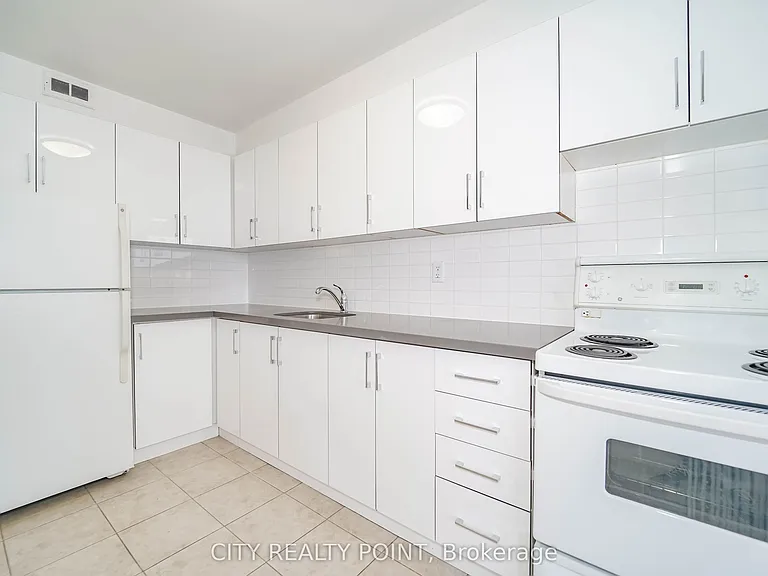 6200 Bathurst St #1412 — Photo 11