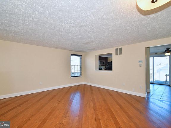 3rd image of 935 N Angel Valley Ct